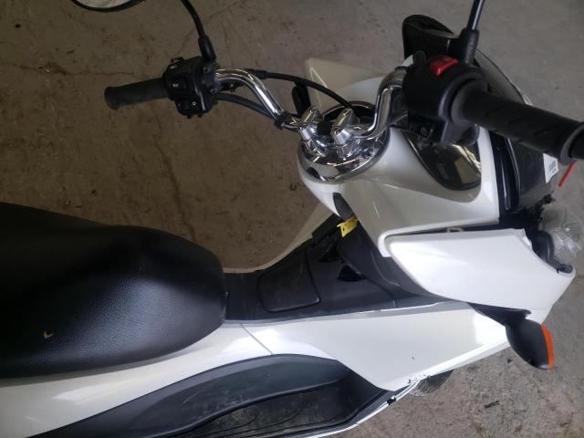 MLHJF2802B5001270 - 2011 HONDA PCX WHITE photo 5