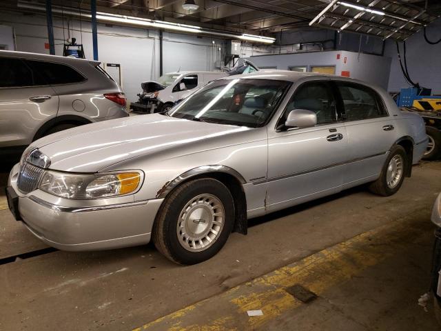1LNHM81W4XY681263 - 1999 LINCOLN TOWN CAR EXECUTIVE SILVER photo 1