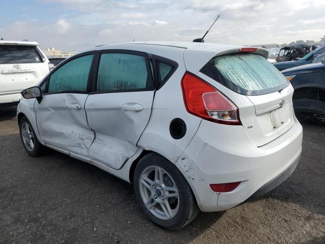 3FADP4EJ1JM110727 - 2018 FORD FIESTA SE WHITE photo 2