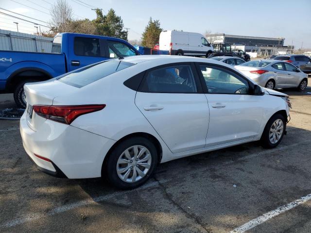 3KPC24A37JE007334 - 2018 HYUNDAI ACCENT SE WHITE photo 3