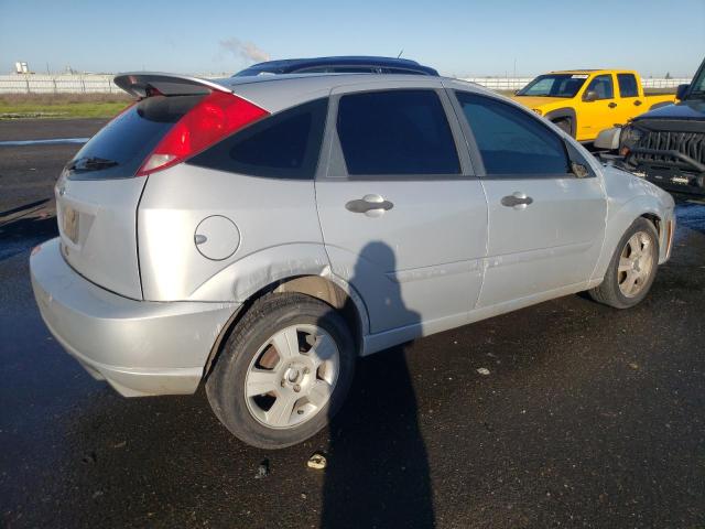 1FAHP37N47W184647 - 2007 FORD FOCUS ZX5 SILVER photo 3