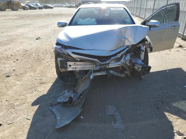 4T1T11AK2MU576831 - 2021 TOYOTA CAMRY SE SILVER photo 11