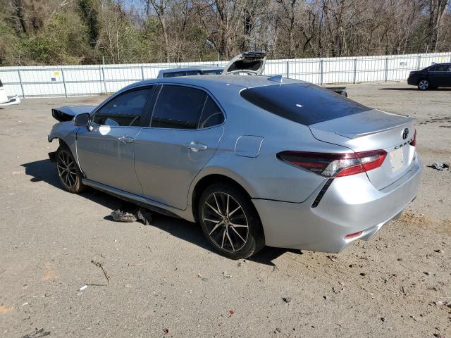 4T1T11AK2MU576831 - 2021 TOYOTA CAMRY SE SILVER photo 2