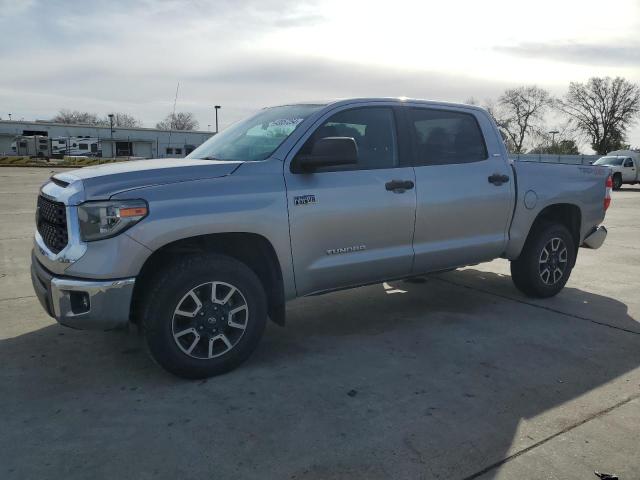 5TFDY5F15JX686195 - 2018 TOYOTA TUNDRA CREWMAX SR5 SILVER photo 1