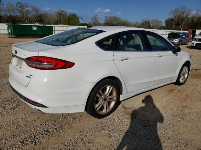 3FA6P0HDXJR283513 - 2018 FORD FUSION SE WHITE photo 3