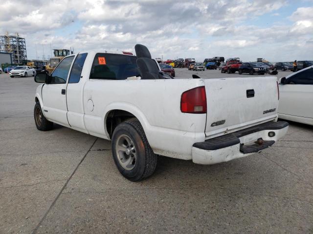 1GCCS1948W8210763 - 1998 CHEVROLET S TRUCK S10 WHITE photo 2