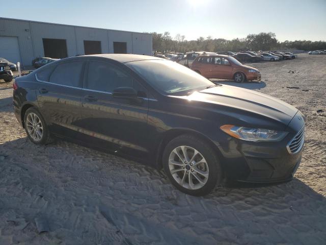 3FA6P0HD1KR186119 - 2019 FORD FUSION SE BLACK photo 4