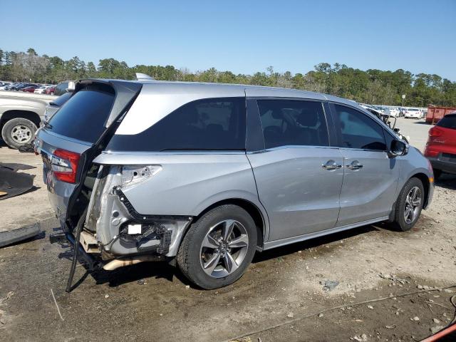 5FNRL6H85JB014507 - 2018 HONDA ODYSSEY TOURING SILVER photo 3