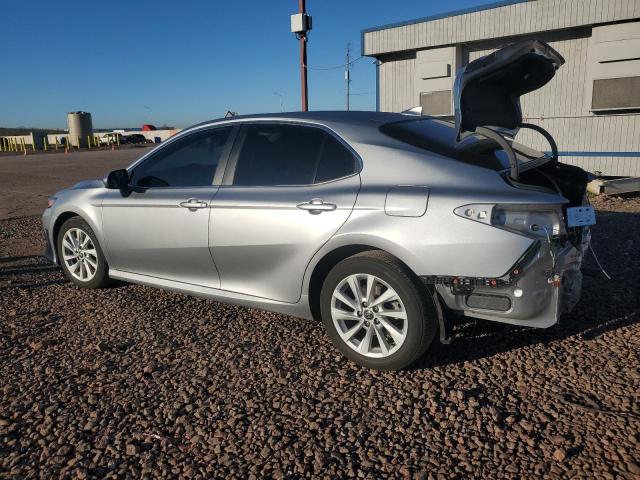 4T1C11AKXNU674507 - 2022 TOYOTA CAMRY LE SILVER photo 2