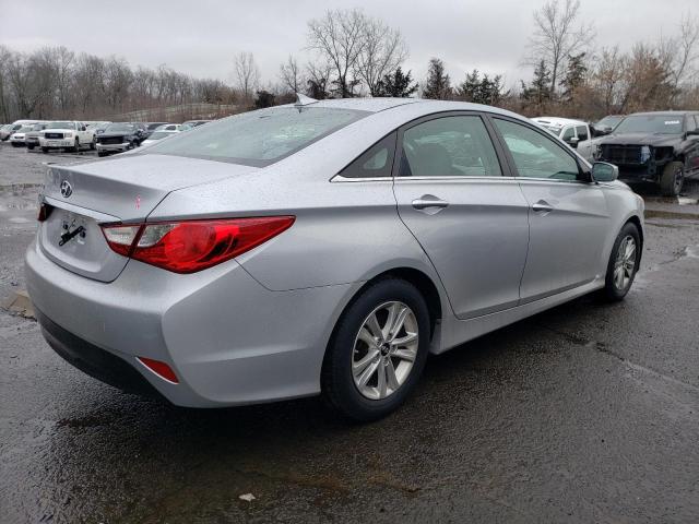 5NPEB4AC3EH854992 - 2014 HYUNDAI SONATA GLS SILVER photo 3