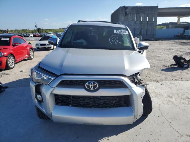 JTEZU5JR5K5192247 - 2019 TOYOTA 4RUNNER SR5 SILVER photo 5