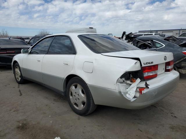 JT8BF28G5Y5100421 - 2000 LEXUS ES 300 WHITE photo 2