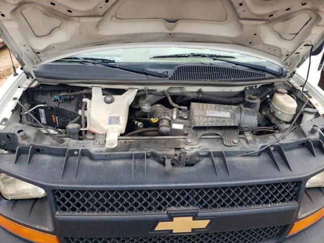 1GCWGAFF5H1318015 - 2017 CHEVROLET EXPRESS G2 WHITE photo 11