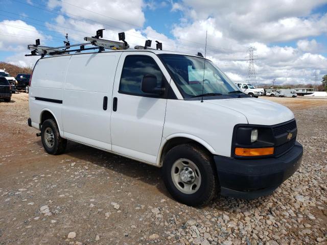 1GCWGAFF5H1318015 - 2017 CHEVROLET EXPRESS G2 WHITE photo 4