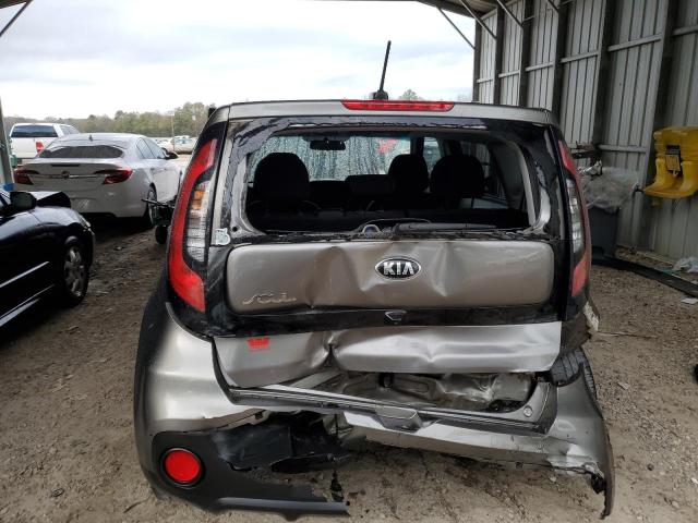 KNDJN2A27H7430449 - 2017 KIA SOUL GRAY photo 6