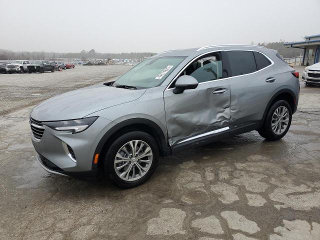 LRBAZLR46PD097434 - 2023 BUICK ENVISION PREFERRED ვერცხლისფერი ფოტო 1