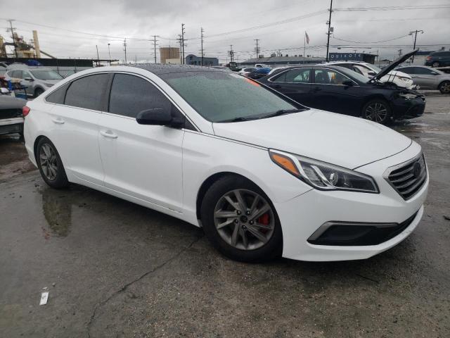 5NPE24AF4HH528343 - 2017 HYUNDAI SONATA SE WHITE photo 4