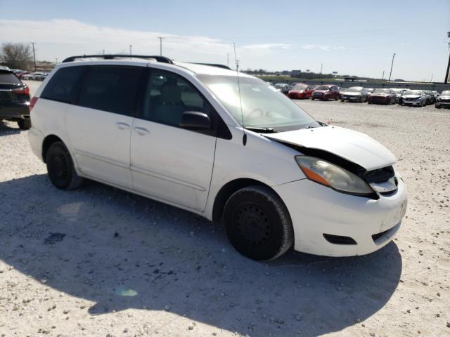 5TDZK23CX8S131030 - 2008 TOYOTA SIENNA CE WHITE photo 4