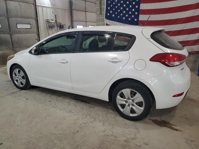 KNAFK5A84G5526275 - 2016 KIA FORTE LX WHITE photo 2