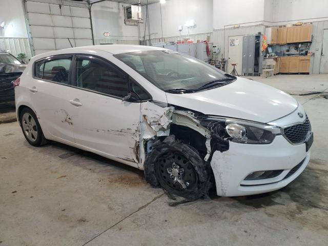 KNAFK5A84G5526275 - 2016 KIA FORTE LX WHITE photo 4