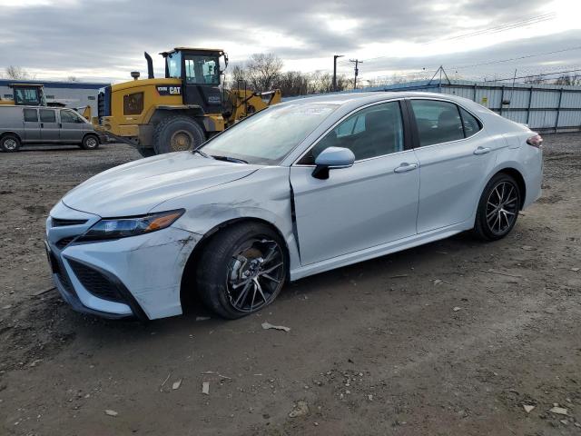 4T1G11AK0PU180807 - 2023 TOYOTA CAMRY SE NIGHT SHADE WHITE photo 1