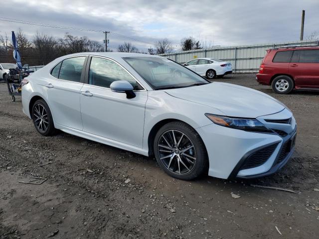 4T1G11AK0PU180807 - 2023 TOYOTA CAMRY SE NIGHT SHADE WHITE photo 4