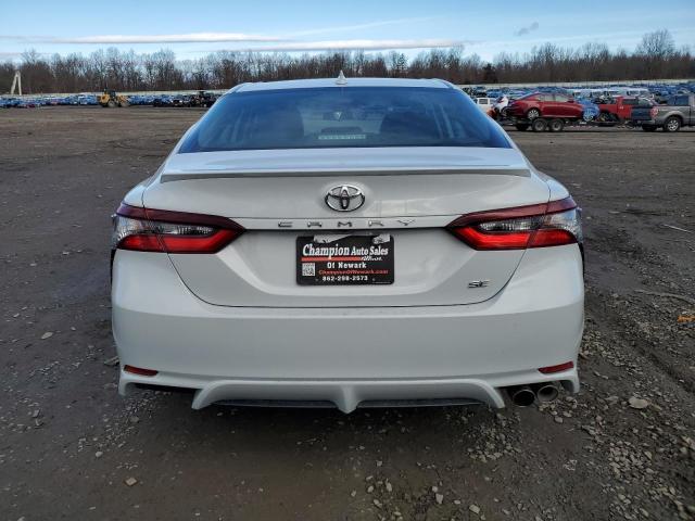 4T1G11AK0PU180807 - 2023 TOYOTA CAMRY SE NIGHT SHADE WHITE photo 6