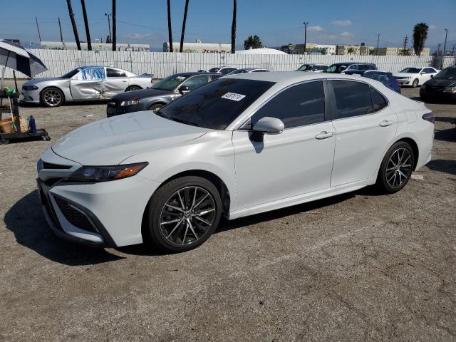 4T1G11AK5RU204411 - 2024 TOYOTA CAMRY SE NIGHT SHADE WHITE photo 1