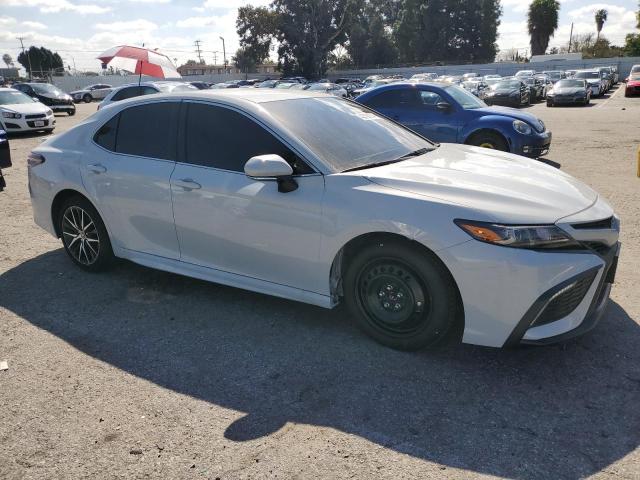 4T1G11AK5RU204411 - 2024 TOYOTA CAMRY SE NIGHT SHADE WHITE photo 4