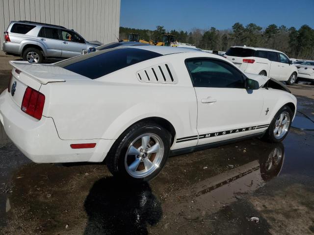 1ZVFT80N875240838 - 2007 FORD MUSTANG WHITE photo 3