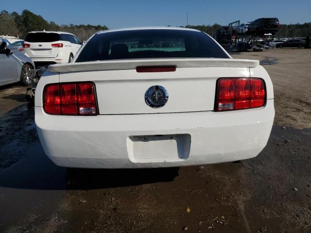 1ZVFT80N875240838 - 2007 FORD MUSTANG WHITE photo 6