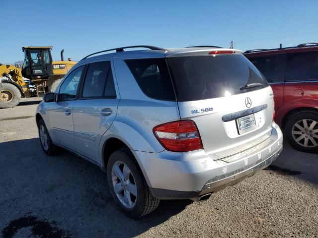 4JGBB75E77A206528 - 2007 MERCEDES-BENZ ML 500 SILVER photo 2