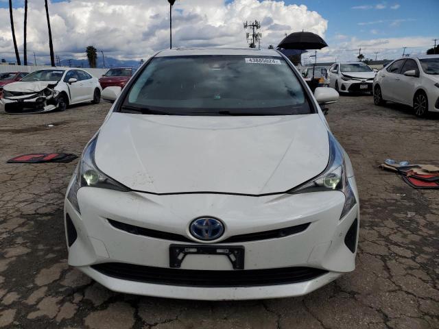 JTDKARFU1J3065525 - 2018 TOYOTA PRIUS WHITE photo 5