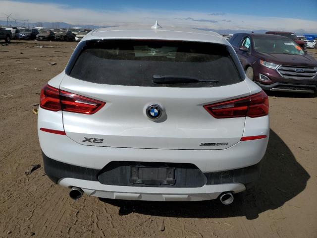 WBXYJ5C3XJEF70911 - 2018 BMW X2 XDRIVE28I WHITE photo 6