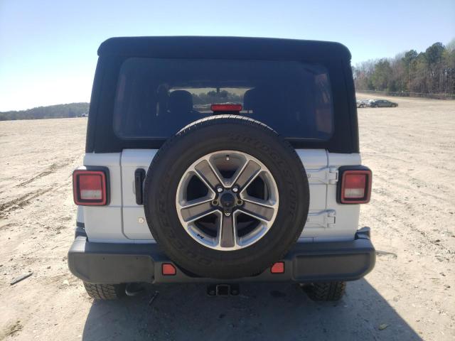 1C4HJXEN4JW327951 - 2018 JEEP WRANGLER U SAHARA WHITE photo 6