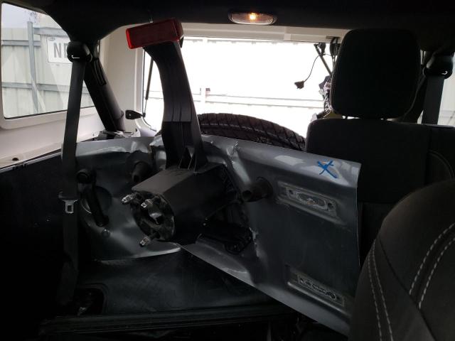 1C4BJWEG7HL553902 - 2017 JEEP WRANGLER U SAHARA SILVER photo 10