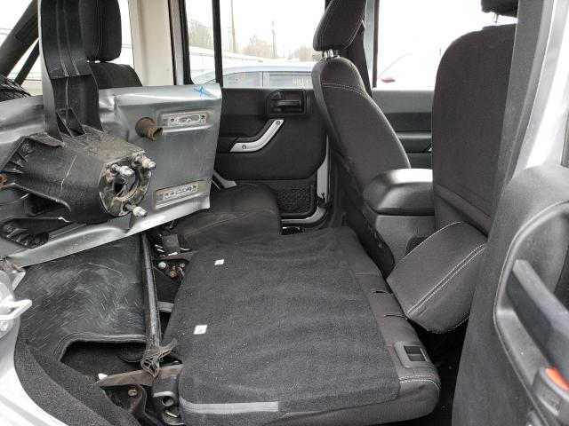 1C4BJWEG7HL553902 - 2017 JEEP WRANGLER U SAHARA SILVER photo 11