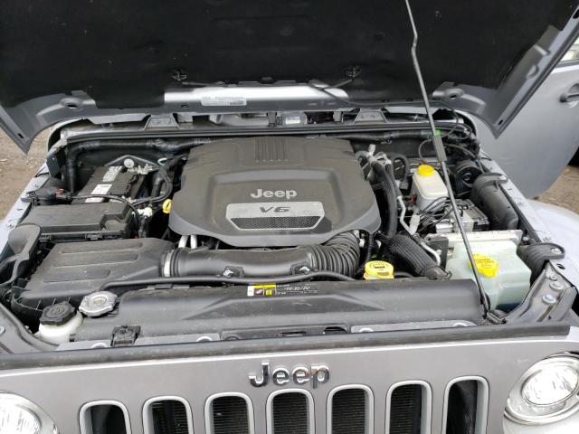 1C4BJWEG7HL553902 - 2017 JEEP WRANGLER U SAHARA SILVER photo 12