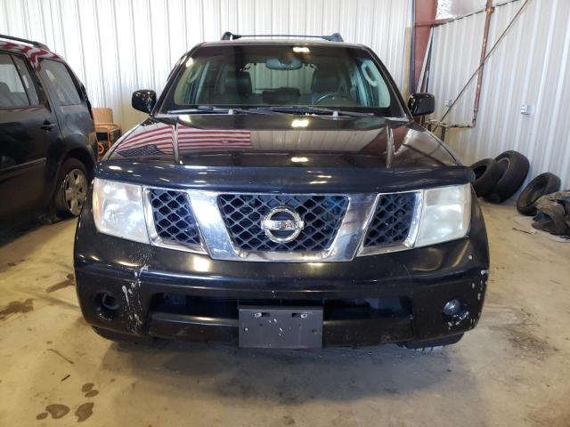 5N1AR18W55C706052 - 2005 NISSAN PATHFINDER LE 黑色 照片 5