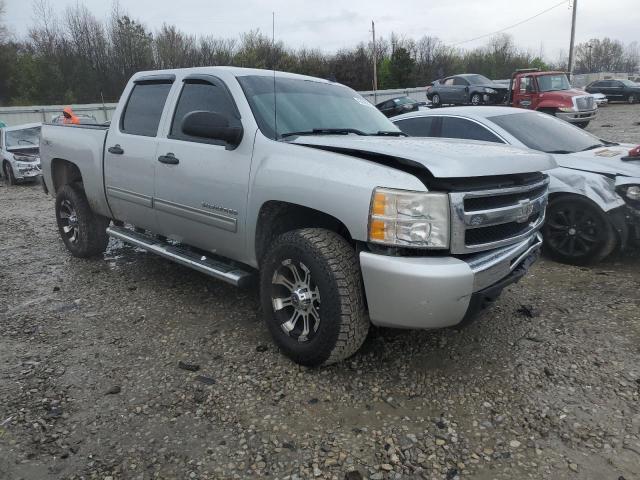 3GCPKREA4BG336845 - 2011 CHEVROLET SILVERADO K1500 LS SILVER photo 4