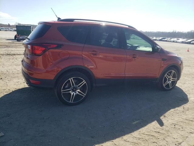 1FMCU0HD1KUA88170 - 2019 FORD ESCAPE SEL ORANGE photo 3