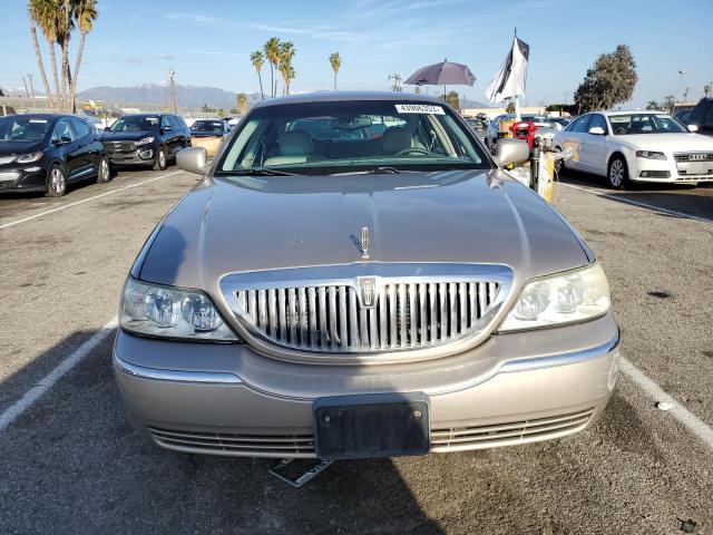 1LNHM81W23Y682647 - 2003 LINCOLN TOWN CAR E BEIGE photo 5