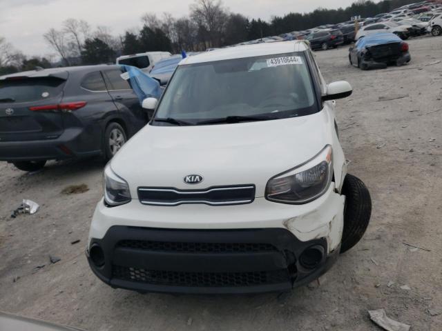 KNDJN2A21K7917928 - 2019 KIA SOUL WHITE photo 5