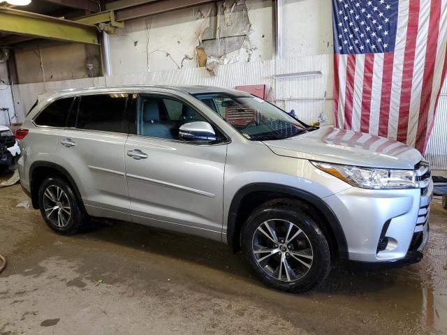 5TDBZRFH9JS906498 - 2018 TOYOTA HIGHLANDER LE SILVER photo 4