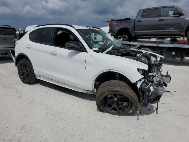 ZASPAJAN3M7D08604 - 2021 ALFA ROMEO STELVIO SPORT Белый фото 4