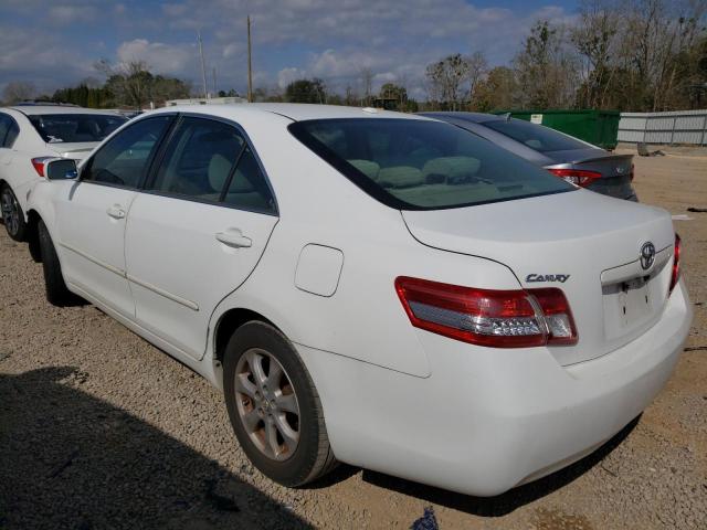 4T1BF3EK8BU627460 - 2011 TOYOTA CAMRY BASE WHITE photo 2