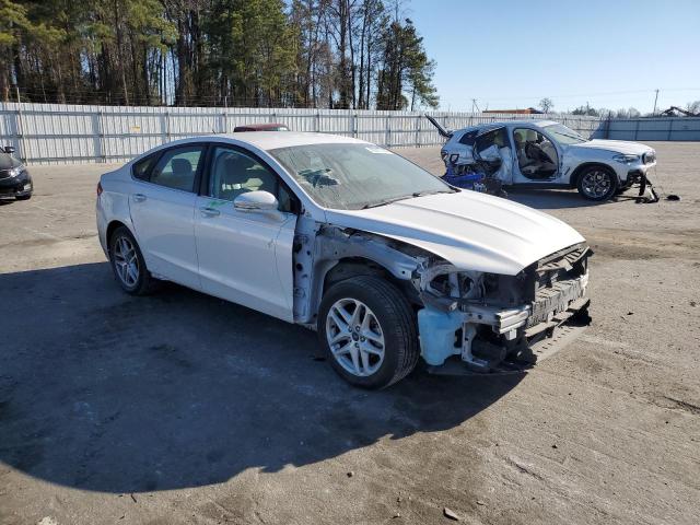 3FA6P0H74ER253181 - 2014 FORD FUSION SE WHITE photo 4