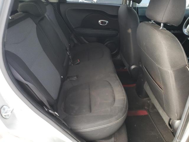 KNDJP3A57H7478270 - 2017 KIA SOUL + SILVER photo 10