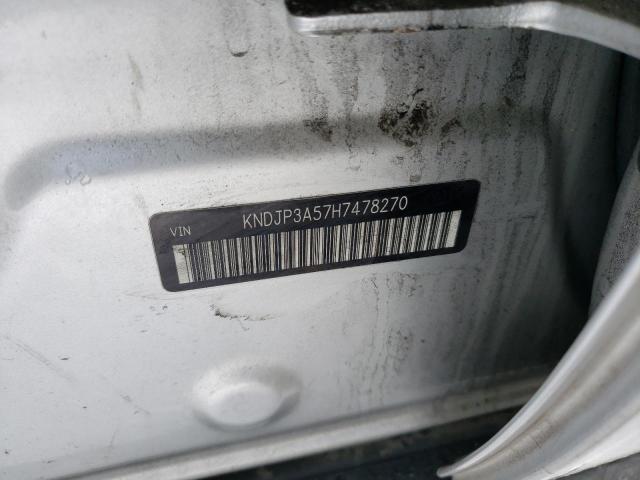 KNDJP3A57H7478270 - 2017 KIA SOUL + SILVER photo 13