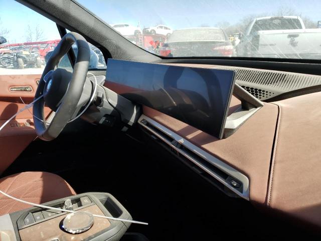 WB533CF01PCK61123 - 2023 BMW IX M60 WHITE photo 9